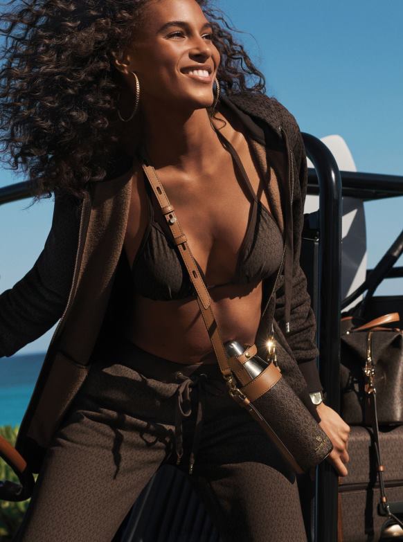 Trójkątny top od bikini z logo kobiety Michael Kors czekolada LHN66564 odzież