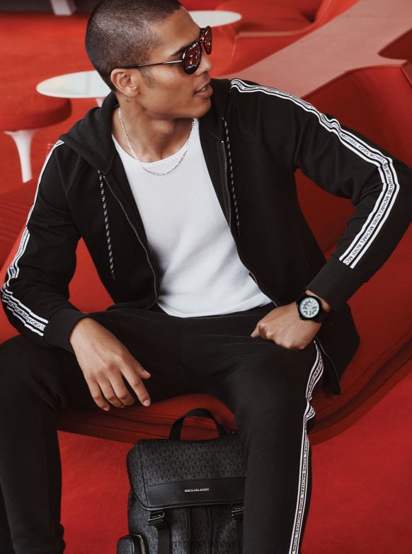 Zapinana na zamek bluza z kapturem z mieszanki bawełny i taśmy z logo mężczyźni Michael Kors czarny LHN663031 odzież